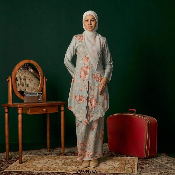 Kebaya Anggun Batiq Mia 2.0 in Soft Blue (BMK443KA-1)