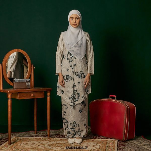 Kebaya Anggun Batiq Mia 2.0 in Black (BMK443KA-2)