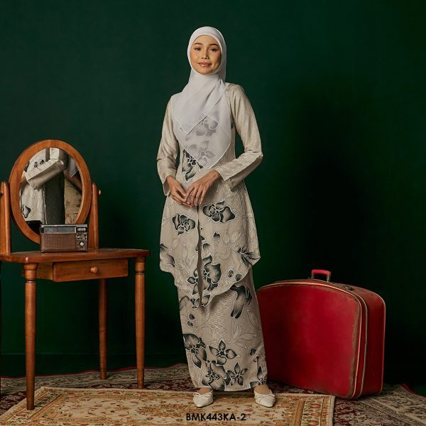 Kebaya Anggun Batiq Mia 2.0 in Black (BMK443KA-2) - Image 2