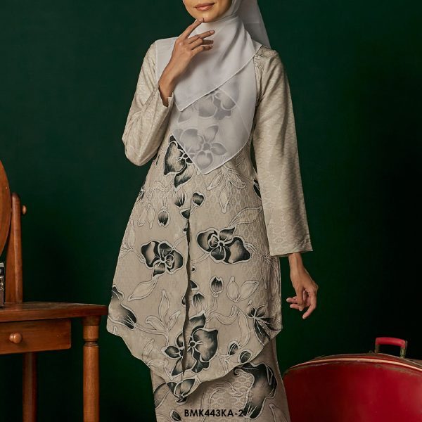 Kebaya Anggun Batiq Mia 2.0 in Black (BMK443KA-2) - Image 4
