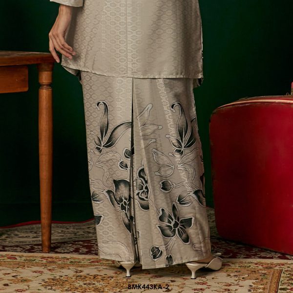 Kebaya Anggun Batiq Mia 2.0 in Black (BMK443KA-2) - Image 3