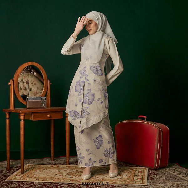 Kebaya Anggun Batiq Mia 2.0 in Purple (BMK443KA-3) - Image 2