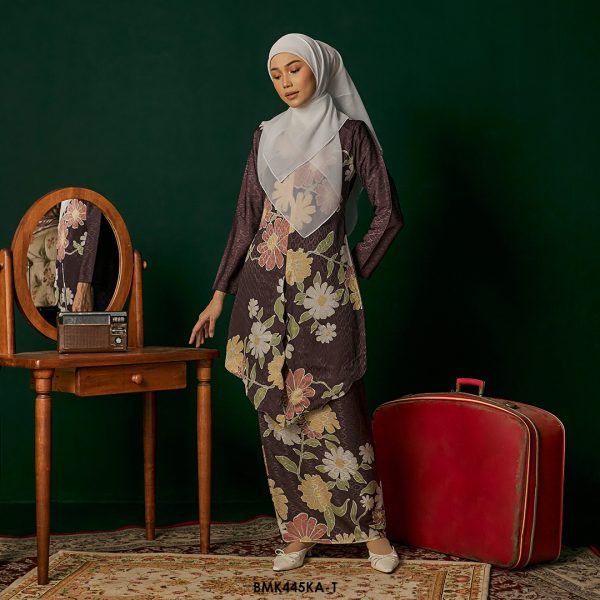 Kebaya Anggun Batiq Mia 2.0 in Rich Brown (BMK445KA-1) - Image 2