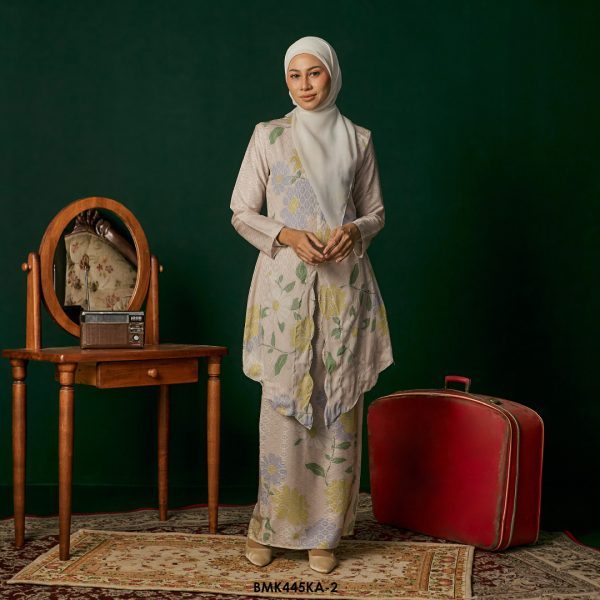 Kebaya Anggun Batiq Mia 2.0 in Off White (BMK445KA-2)