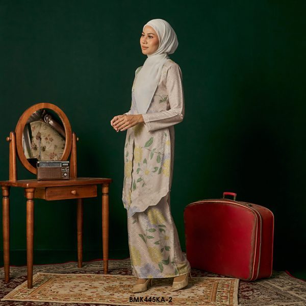 Kebaya Anggun Batiq Mia 2.0 in Off White (BMK445KA-2) - Image 2