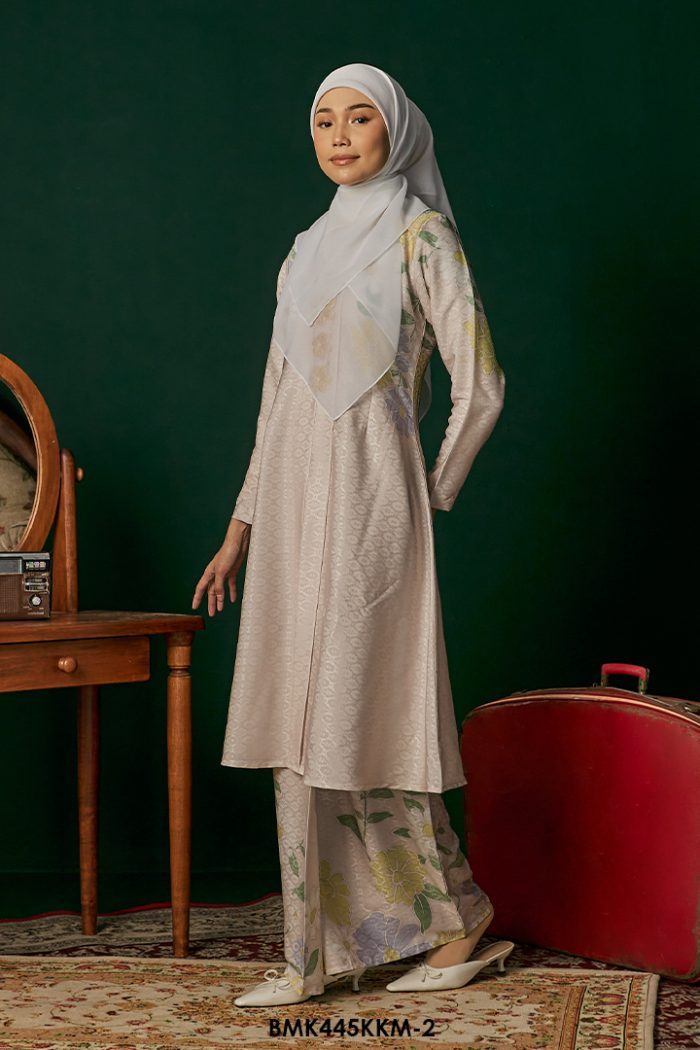 Kebarung Batiq Mia in Off White (BMK445KKM-2)
