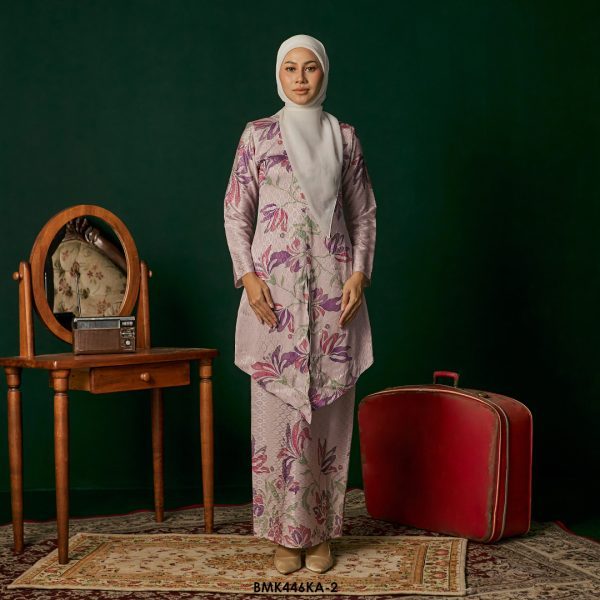 Kebaya Anggun Batiq Mia 2.0 in Black (BMK446KA-3)
