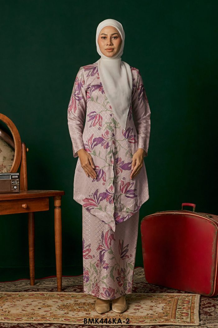 Kebaya Anggun Batiq Mia 2.0 in Black (BMK446KA-3)