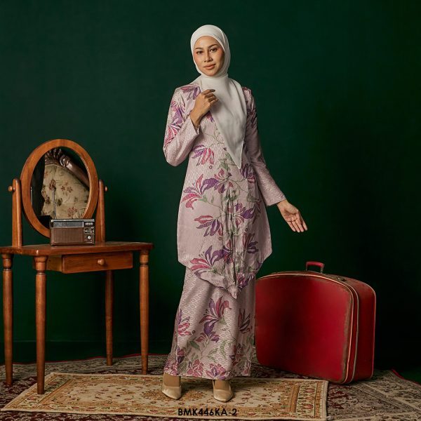 Kebaya Anggun Batiq Mia 2.0 in Black (BMK446KA-3) - Image 2