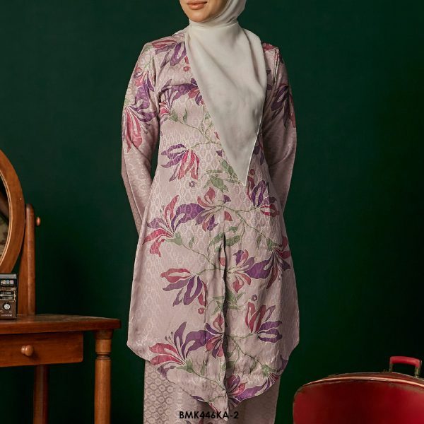 Kebaya Anggun Batiq Mia 2.0 in Black (BMK446KA-3) - Image 4