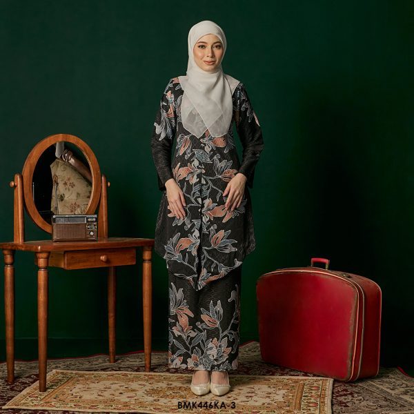 Kebaya Anggun Batiq Mia 2.0 in Pink (BMK446KA-2)