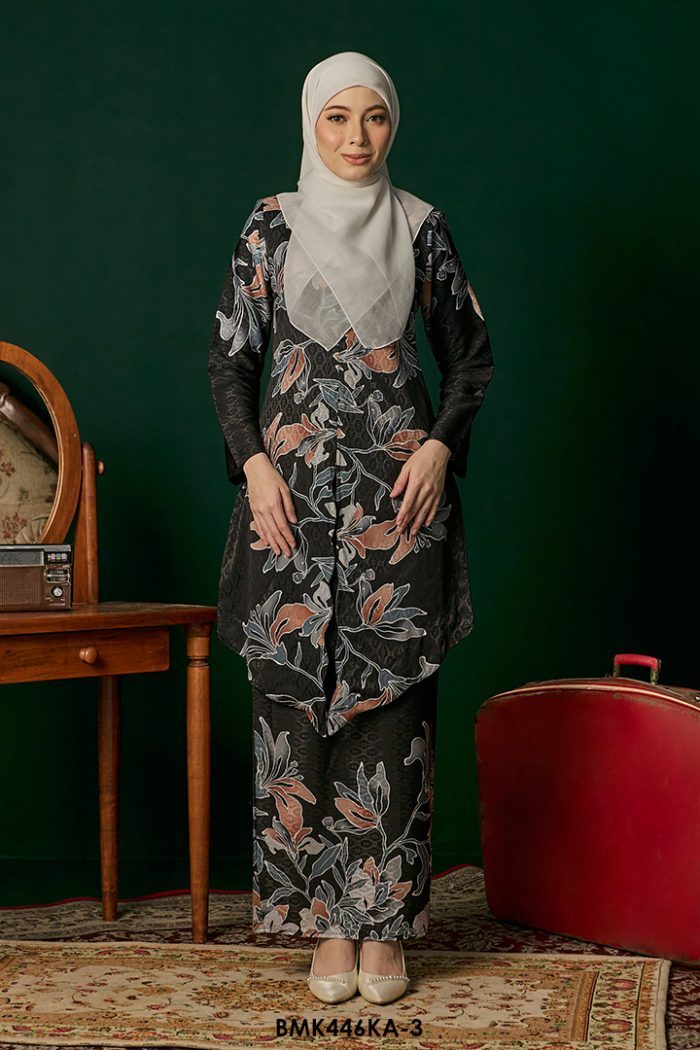 Kebaya Anggun Batiq Mia 2.0 in Pink (BMK446KA-2)