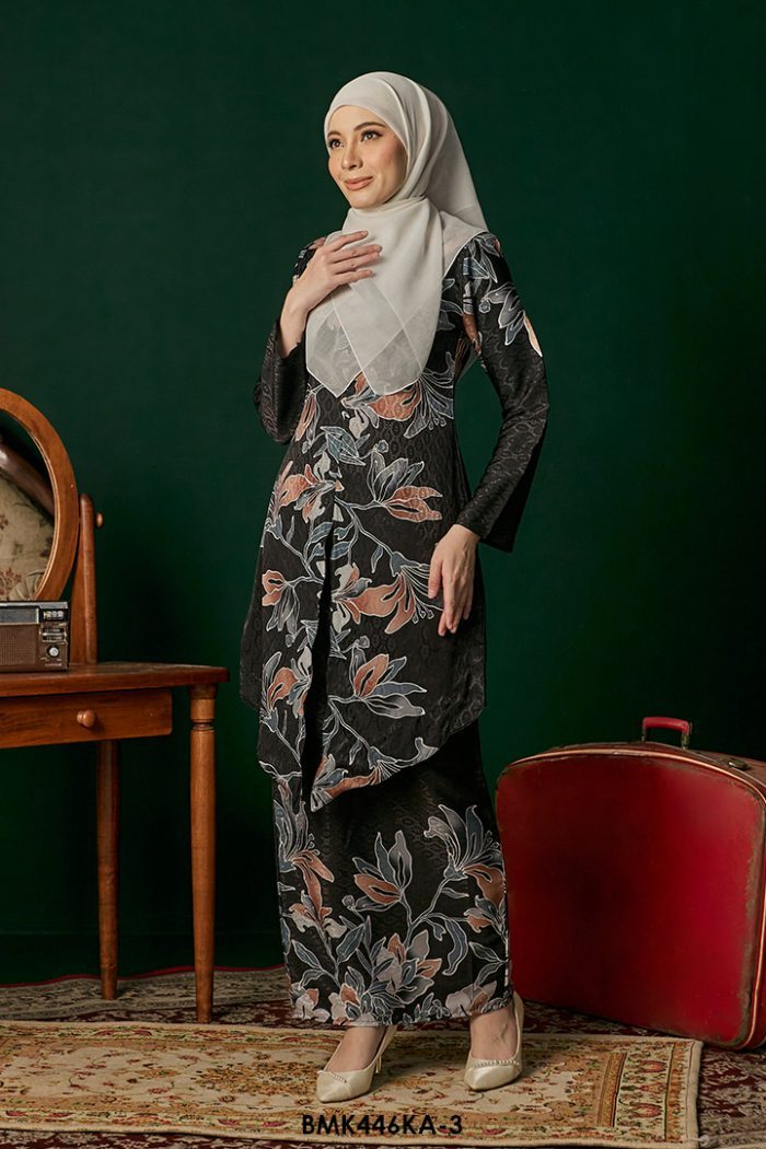 Kebaya Anggun Batiq Mia 2.0 in Pink (BMK446KA-2)