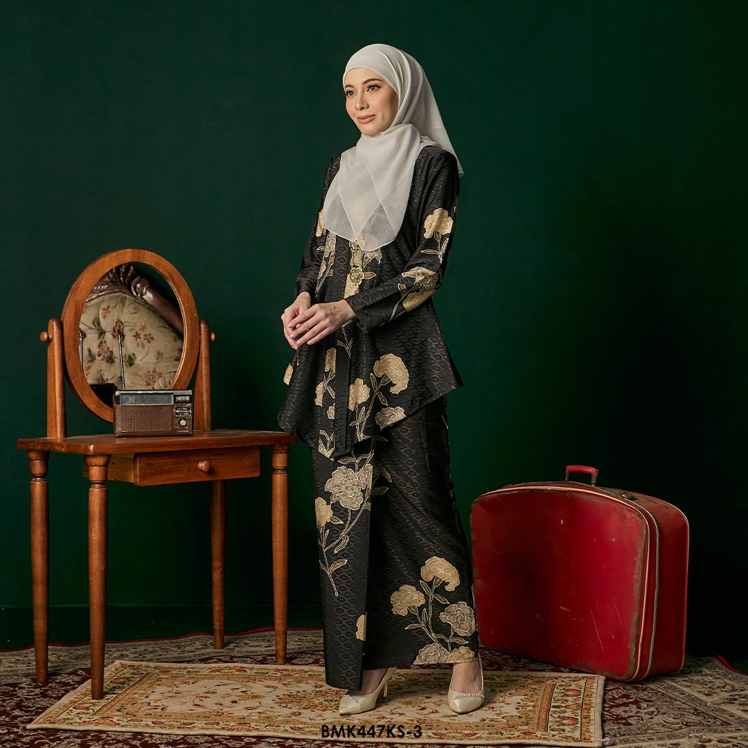 Kebaya Saloma in Black (BMK447KS-3) - Image 2