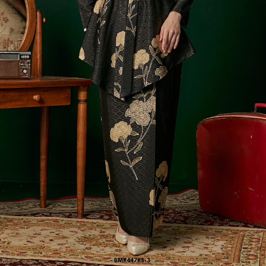 Kebaya Saloma in Black (BMK447KS-3) - Image 3