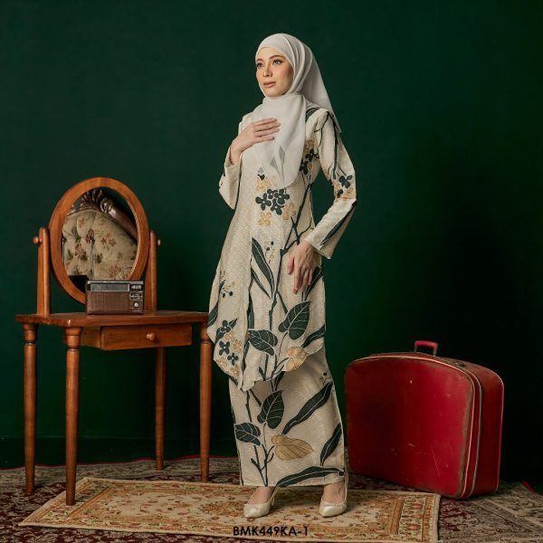 Kebaya Anggun Batiq Mia 2.0 in Cream (BMK449KA-1) - Image 2