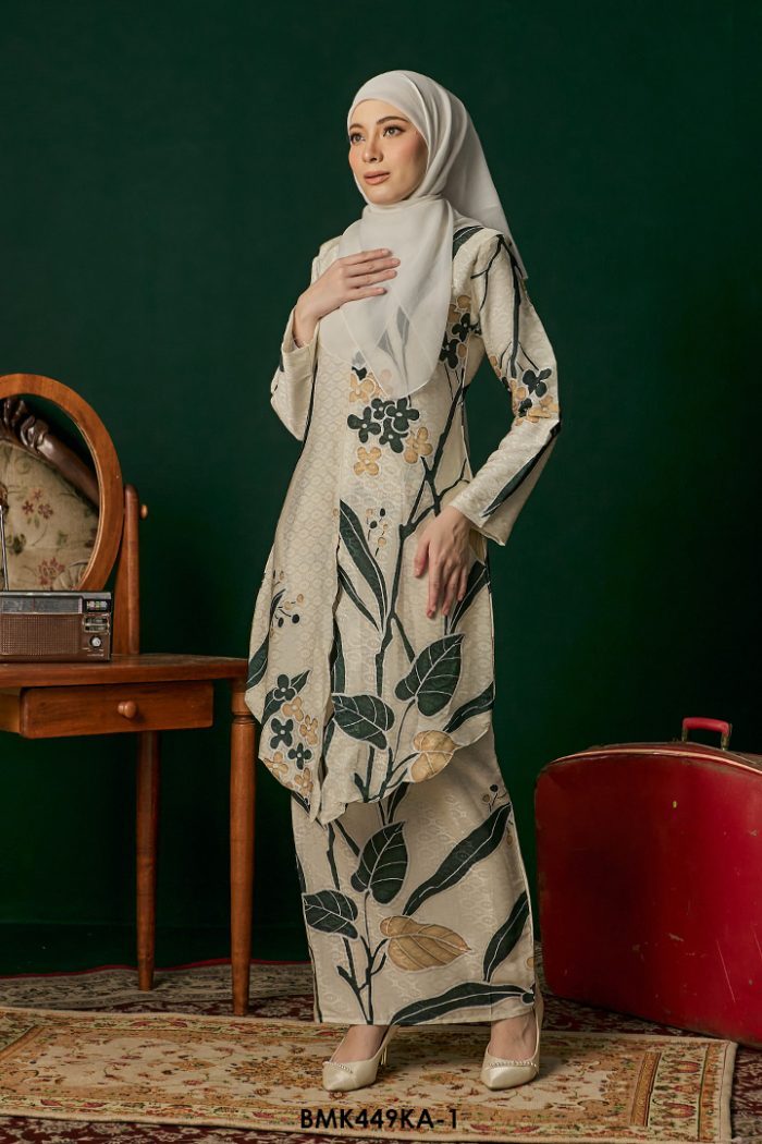 Kebaya Anggun Batiq Mia 2.0 in Cream (BMK449KA-1)