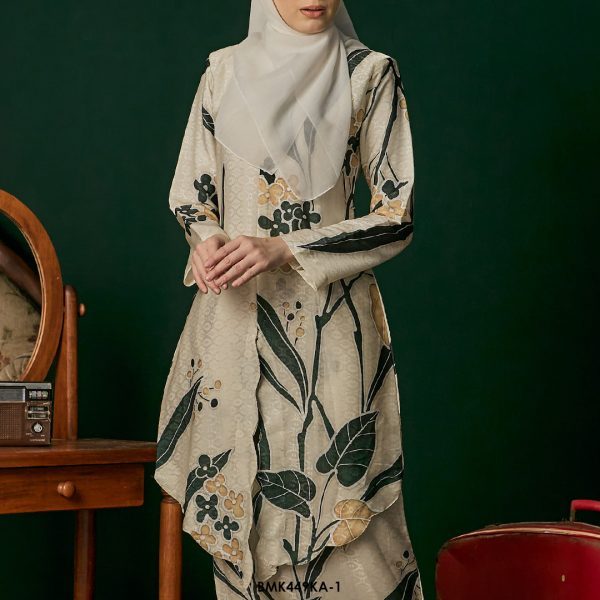 Kebaya Anggun Batiq Mia 2.0 in Cream (BMK449KA-1) - Image 4
