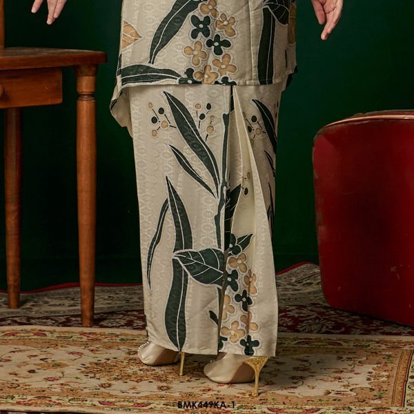 Kebaya Anggun Batiq Mia 2.0 in Cream (BMK449KA-1) - Image 3