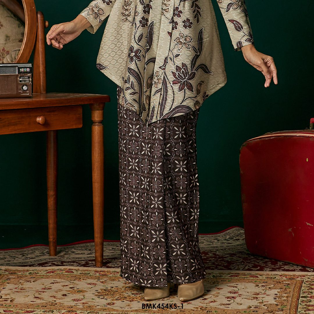 Kebaya Saloma in Deep Brown (BMK454KS-1) - Image 3