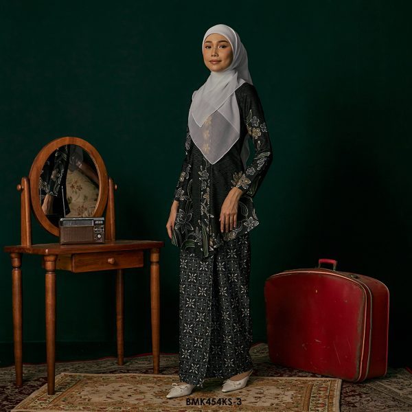 Kebaya Saloma in Black (BMK454KS-3) - Image 2