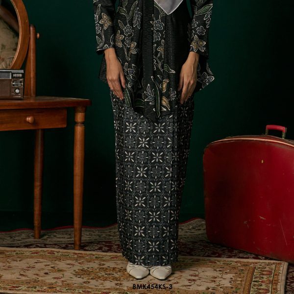 Kebaya Saloma in Black (BMK454KS-3) - Image 3