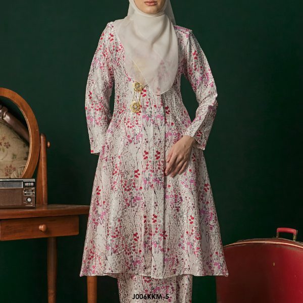 Kebarung Kalthom in Off White (J006KKM-5) - Image 3