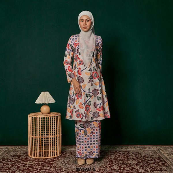 Ameera Kurung in White (3895AM-5)