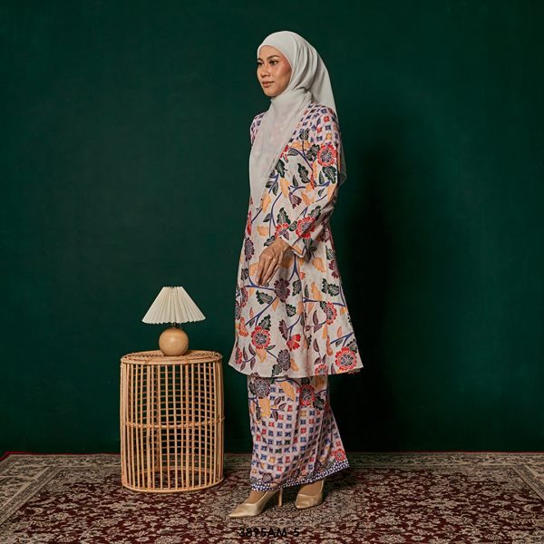 Ameera Kurung in White (3895AM-5) - Image 4