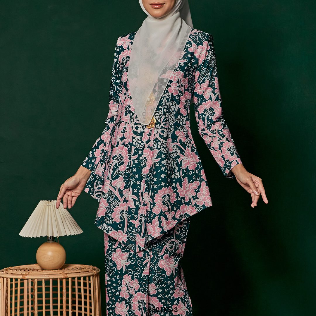 Kebaya Saloma in Dark Emerald Green (3901KS-3) - Image 3