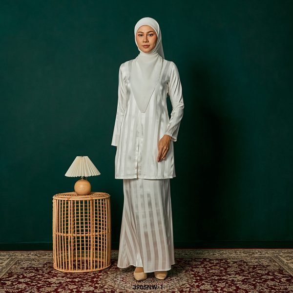 Kebaya Nawra in Pearl White (3905NW-1)