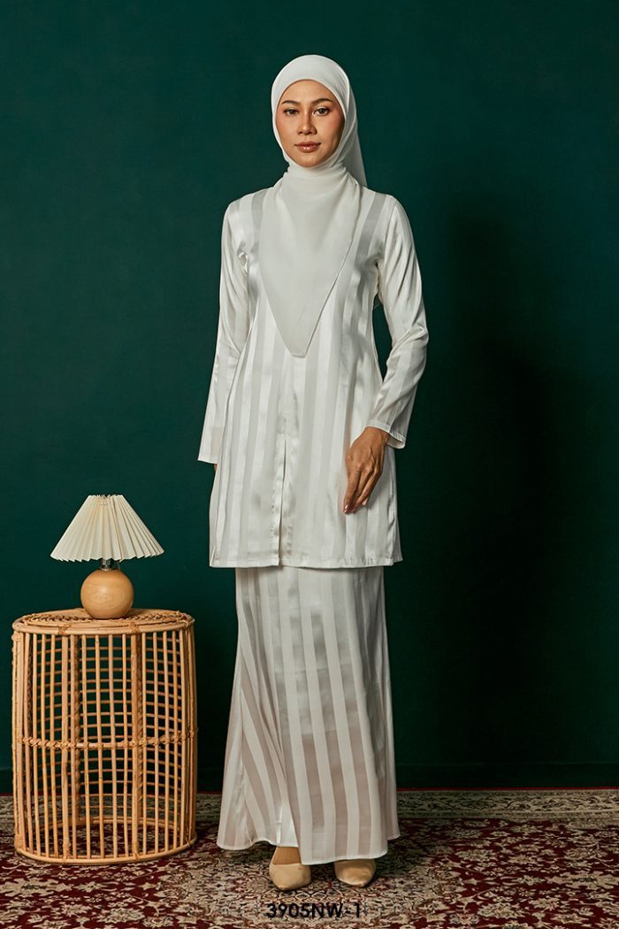 Kebaya Nawra in Pearl White (3905NW-1)