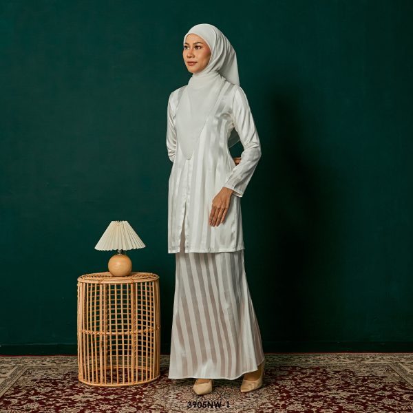 Kebaya Nawra in Pearl White (3905NW-1) - Image 2