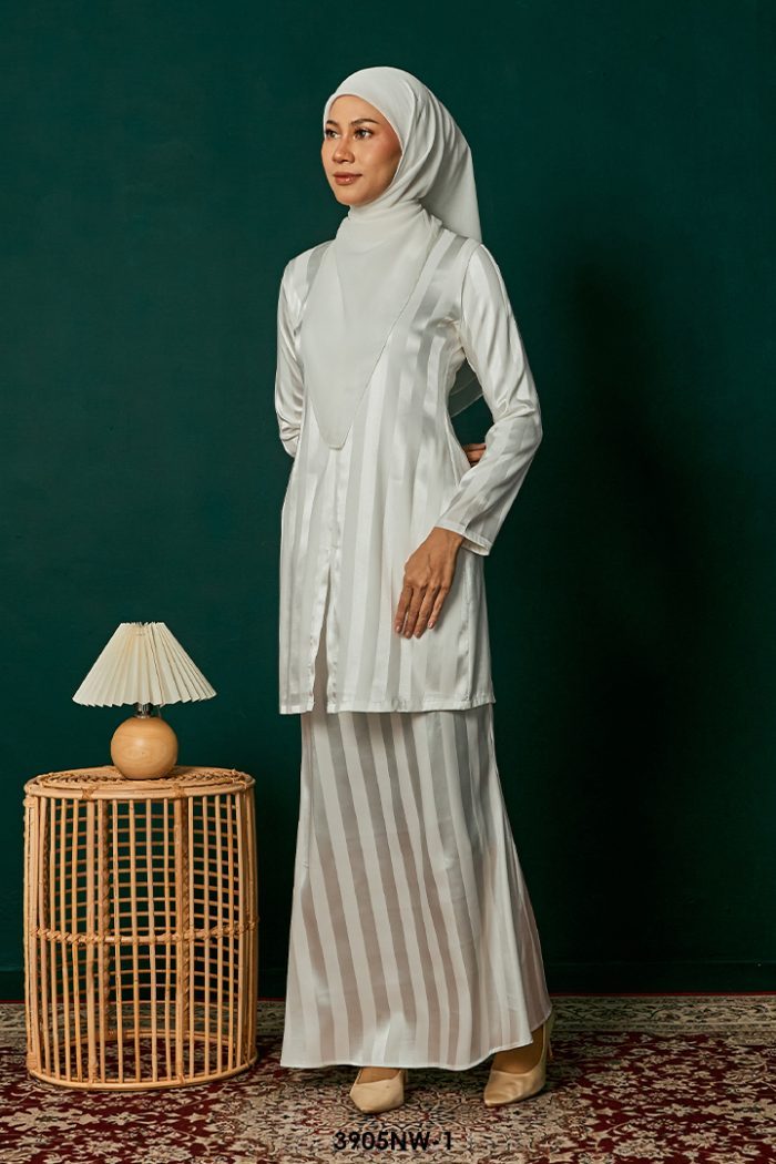 Kebaya Nawra in Pearl White (3905NW-1)