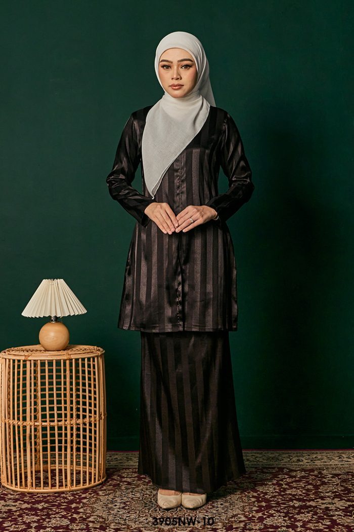 Kebaya Nawra in Black (3905NW-10)