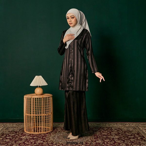 Kebaya Nawra in Black (3905NW-10) - Image 2