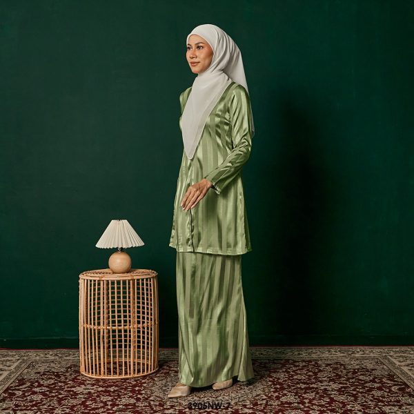 Kebaya Nawra in Pistachio (3905NW-7) - Image 2