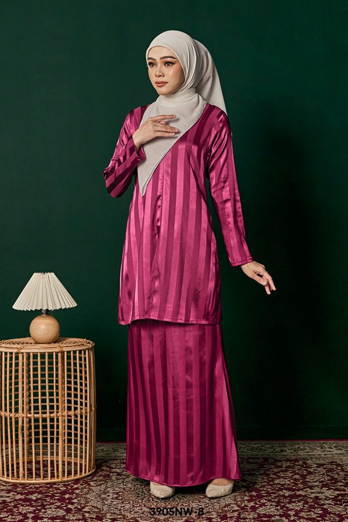 Kebaya Nawra in Burgundy (3905NW-8)