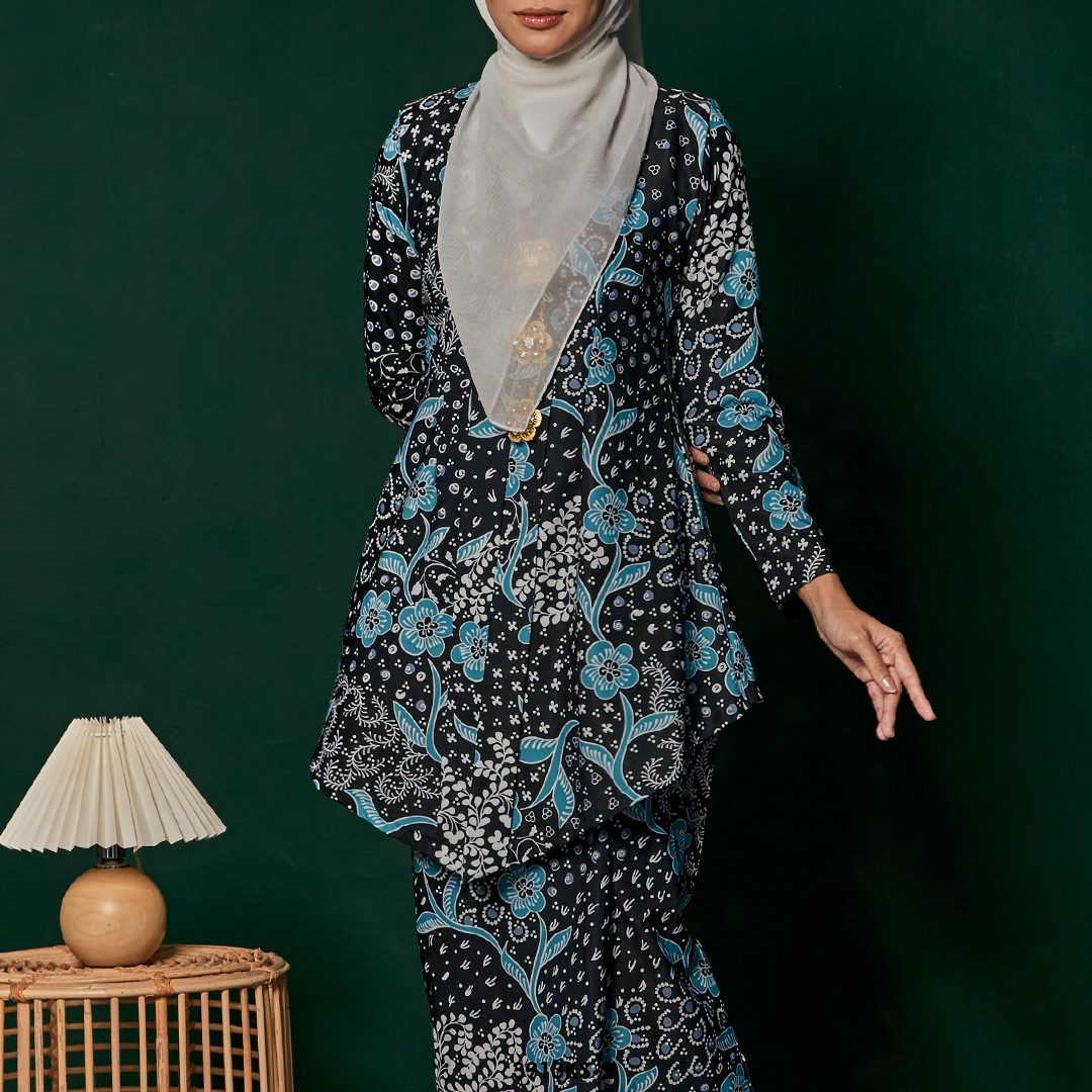 Kebaya Saloma in Black (3913KS-2) - Image 3
