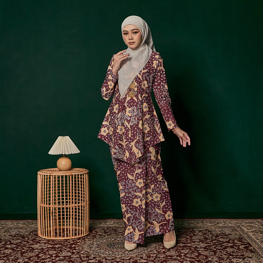 Kebaya Saloma in Dark Maroon (3913KS-3) - Image 3