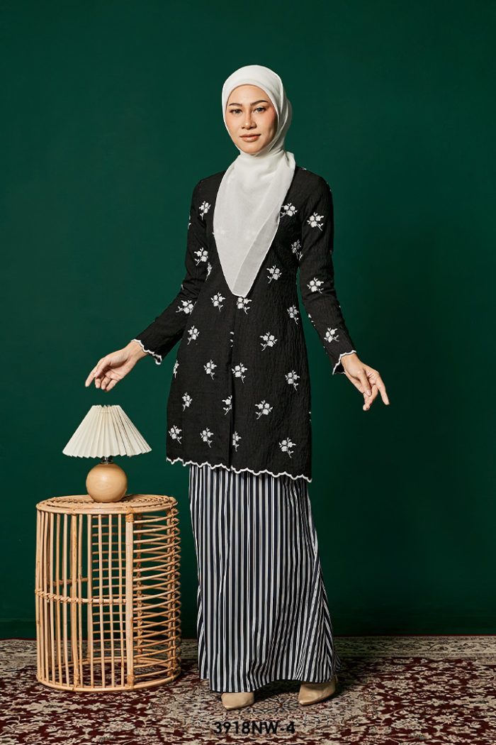 Kebaya Nawra in Black (3918NW-4)