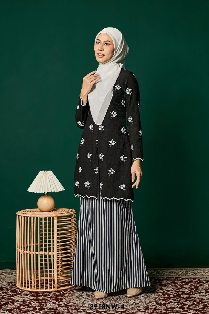 Kebaya Nawra in Black (3918NW-4)