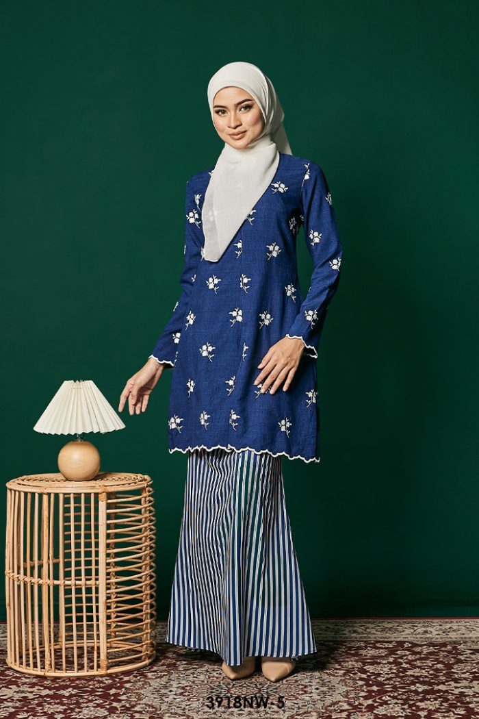 Kebaya Nawra in Dark Blue (3918NW-5)