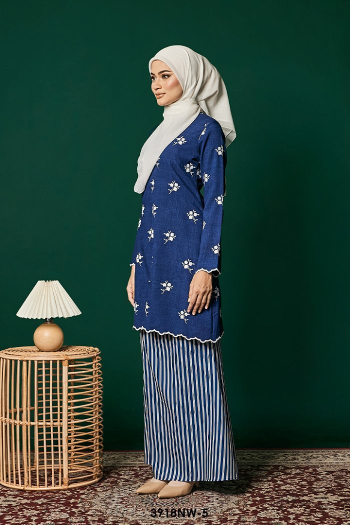 Kebaya Nawra in Dark Blue (3918NW-5)