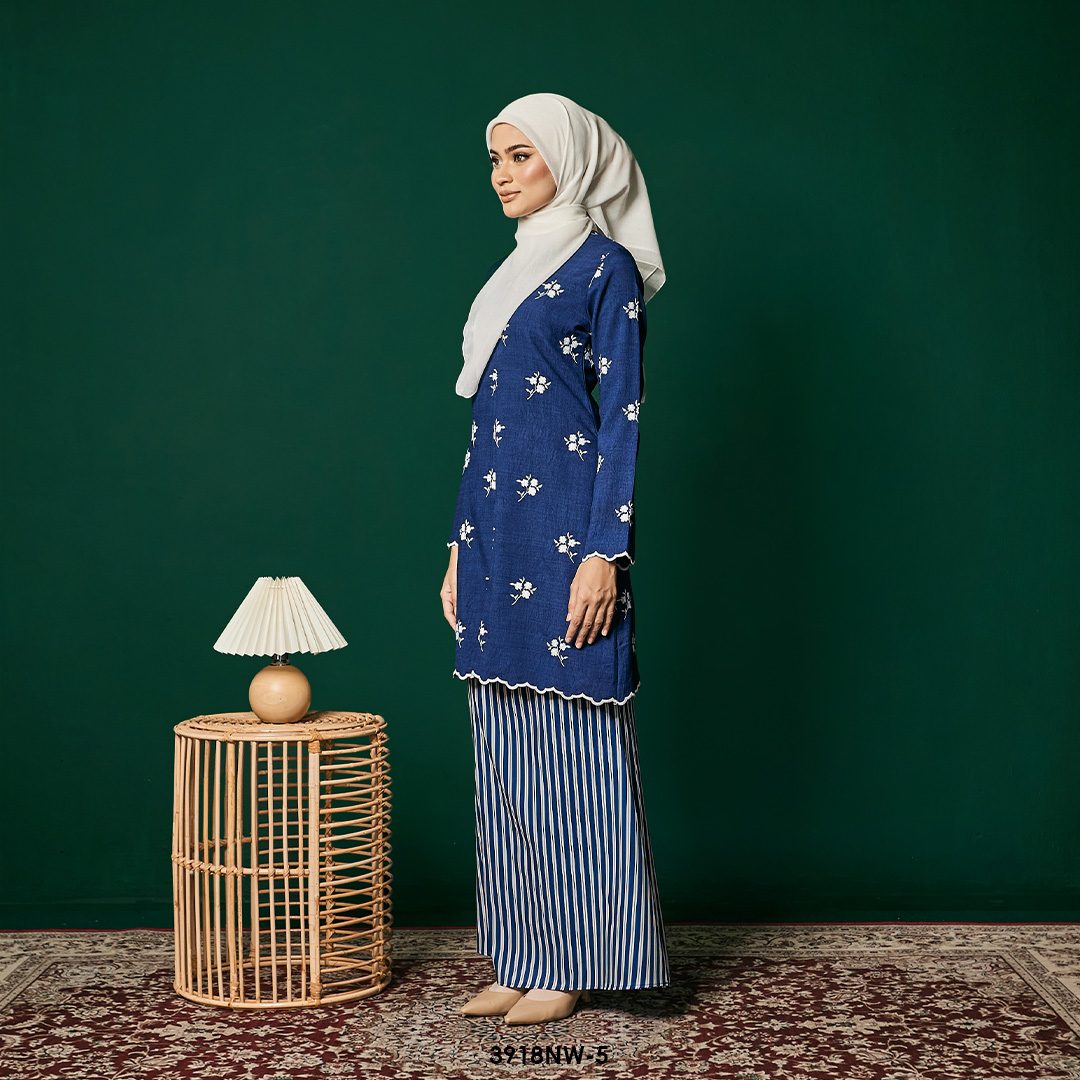 Kebaya Nawra in Dark Blue (3918NW-5) - Image 2