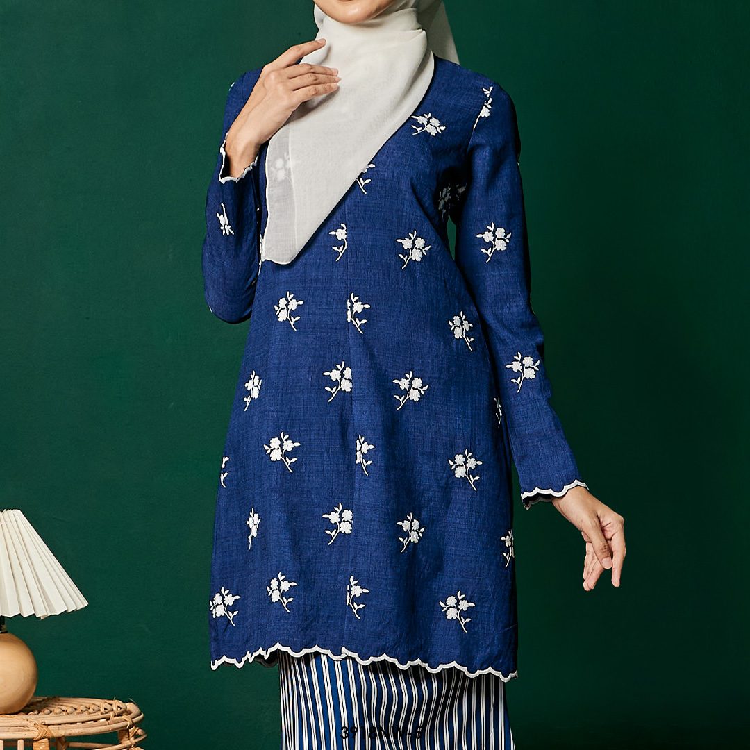 Kebaya Nawra in Dark Blue (3918NW-5) - Image 3