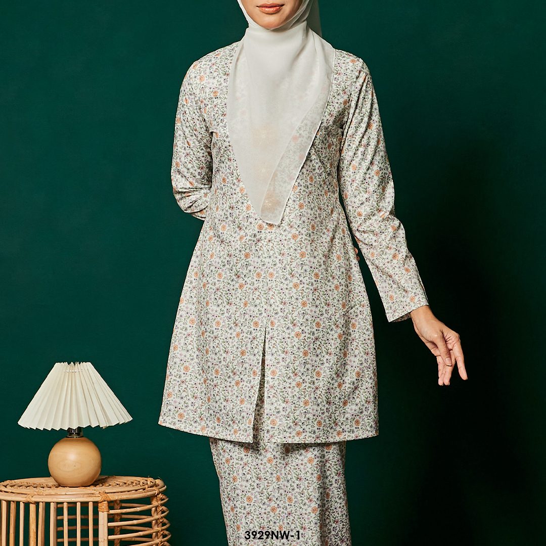 Kebaya Nawra in Orange (3929NW-1) - Image 3