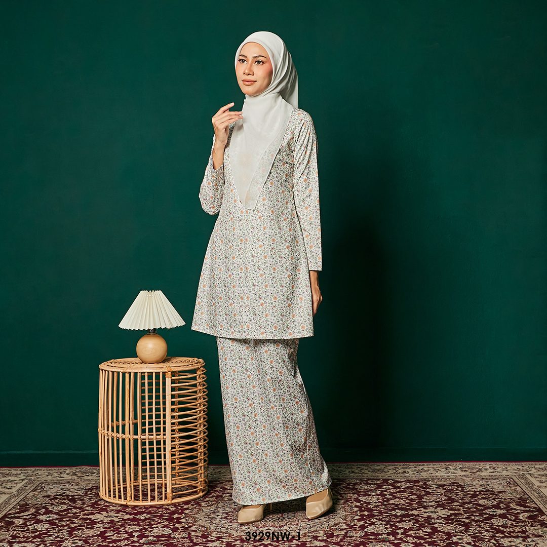 Kebaya Nawra in Orange (3929NW-1) - Image 2