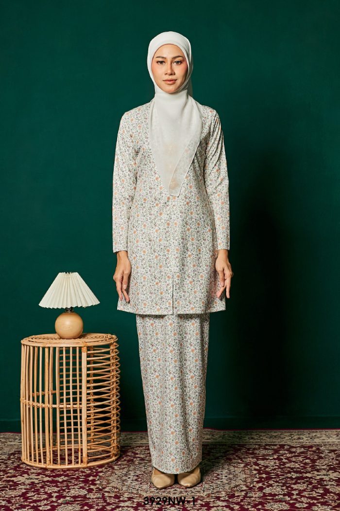 Kebaya Nawra in Orange (3929NW-1)