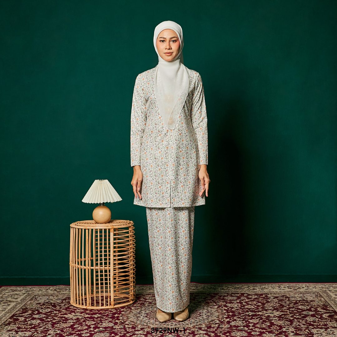 Kebaya Nawra in Orange (3929NW-1)